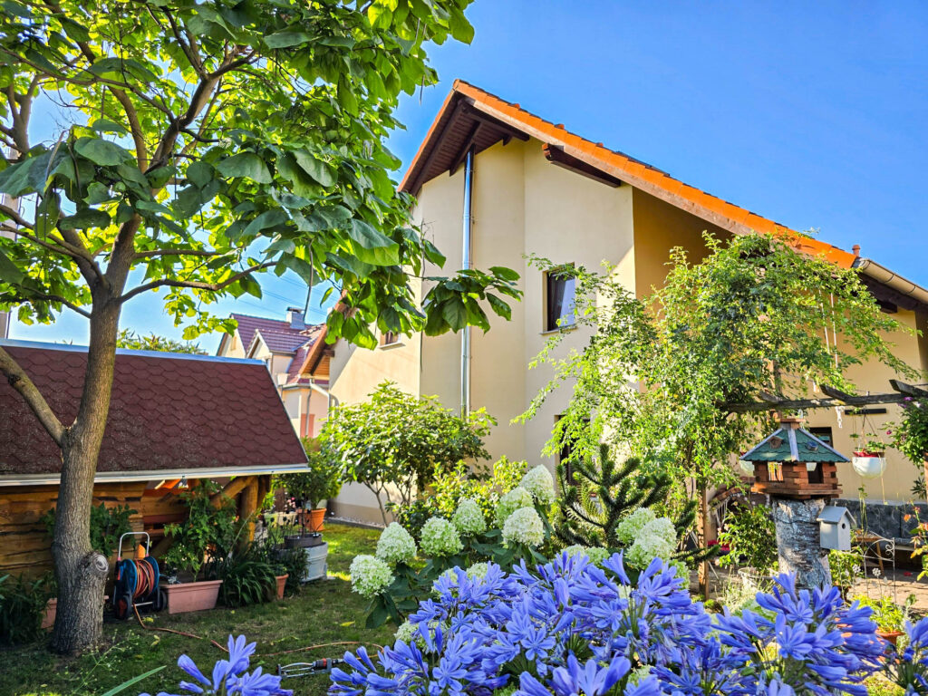Ruhig wohnen, modern leben – charmantes Haus mit liebevollem Garten