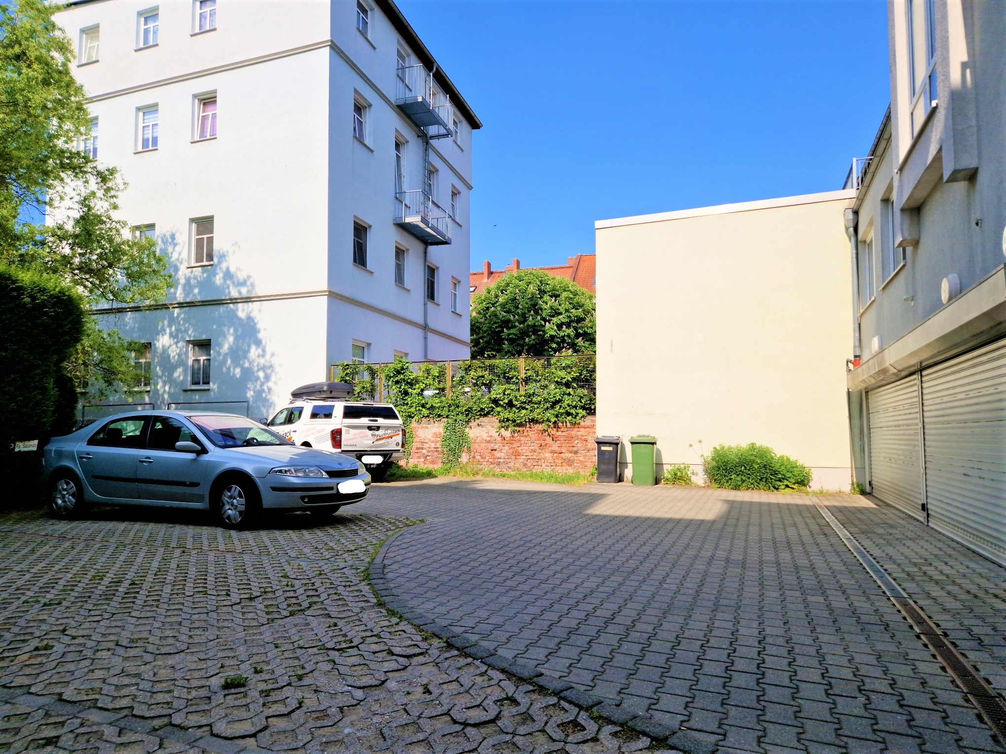 Hinterhof & Parkplätze